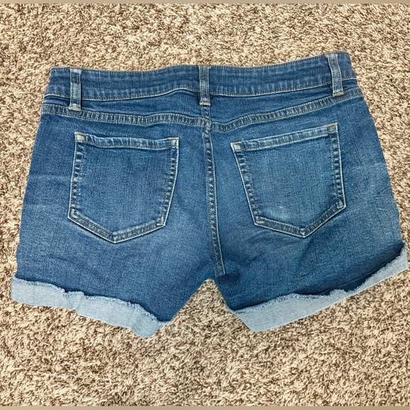 ANA cuffed shorts. Size 4 - Picture 2 of 3